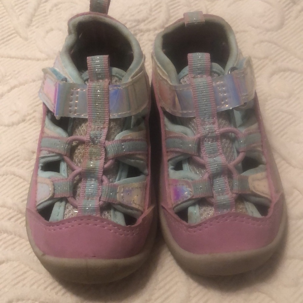 Kids Oshkosh  durable & washable hook & loop shoes